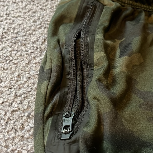 American eagle Green camo joggers good condition - Picture 6 of 7